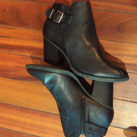 Express black leather booties. Side zipper/buckle. 2 inch block heel. 8 - Picture 4 of 4